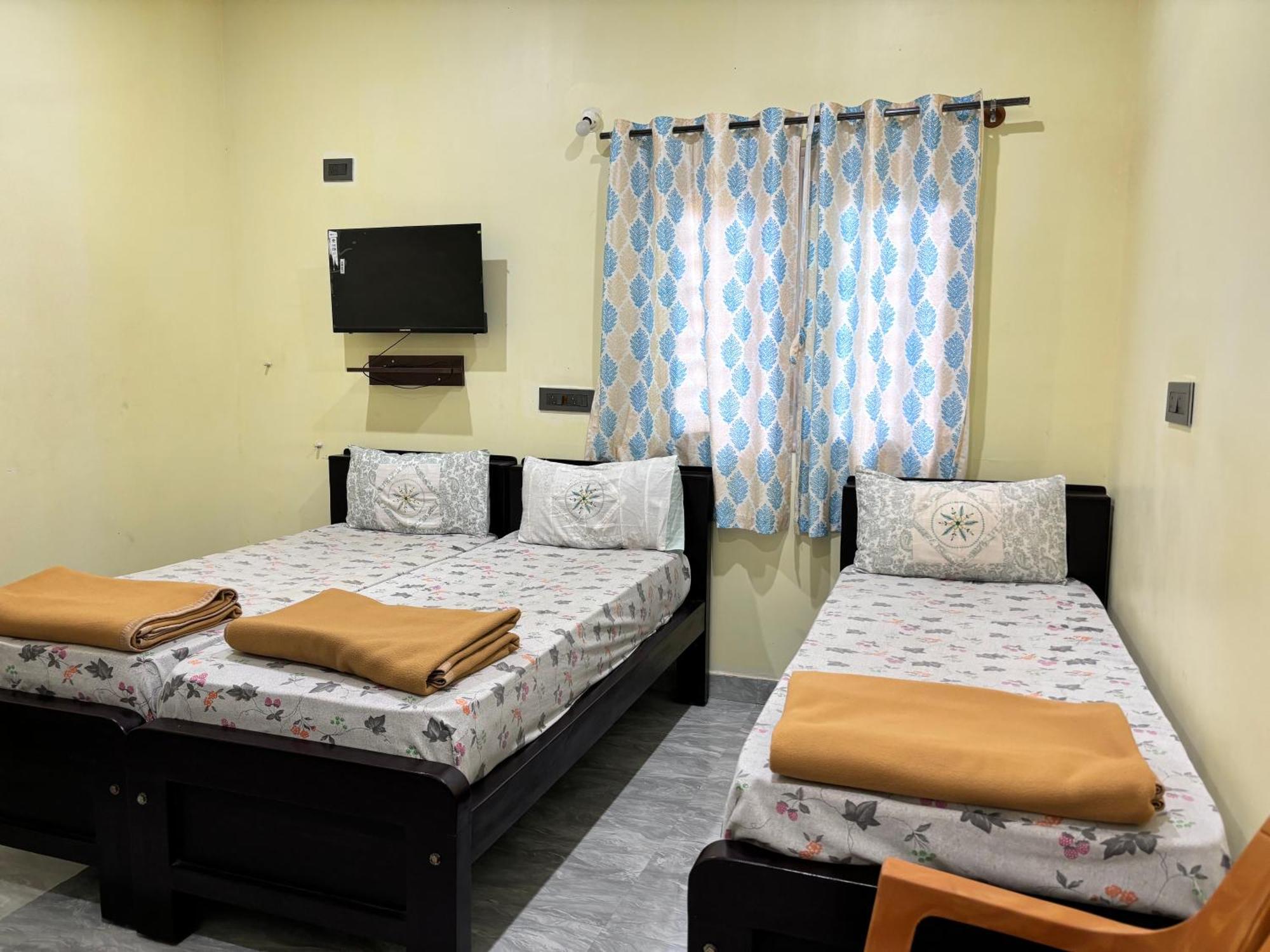 Sri Siri Lodge And Hotel Чикмагалур Екстер'єр фото