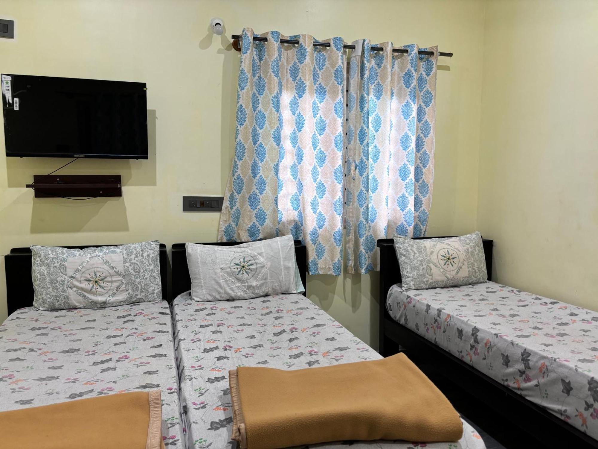 Sri Siri Lodge And Hotel Чикмагалур Екстер'єр фото