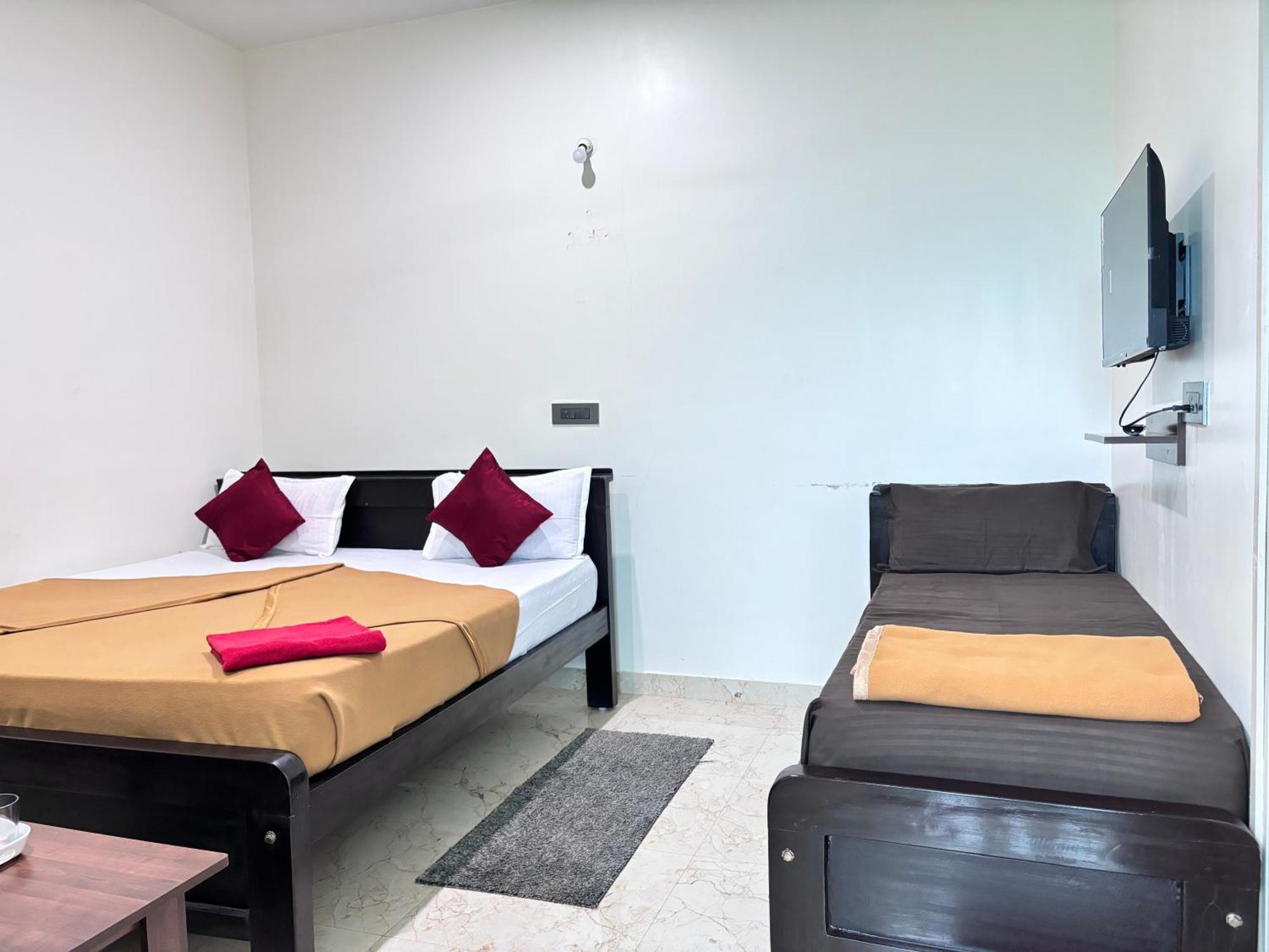 Sri Siri Lodge And Hotel Чикмагалур Екстер'єр фото