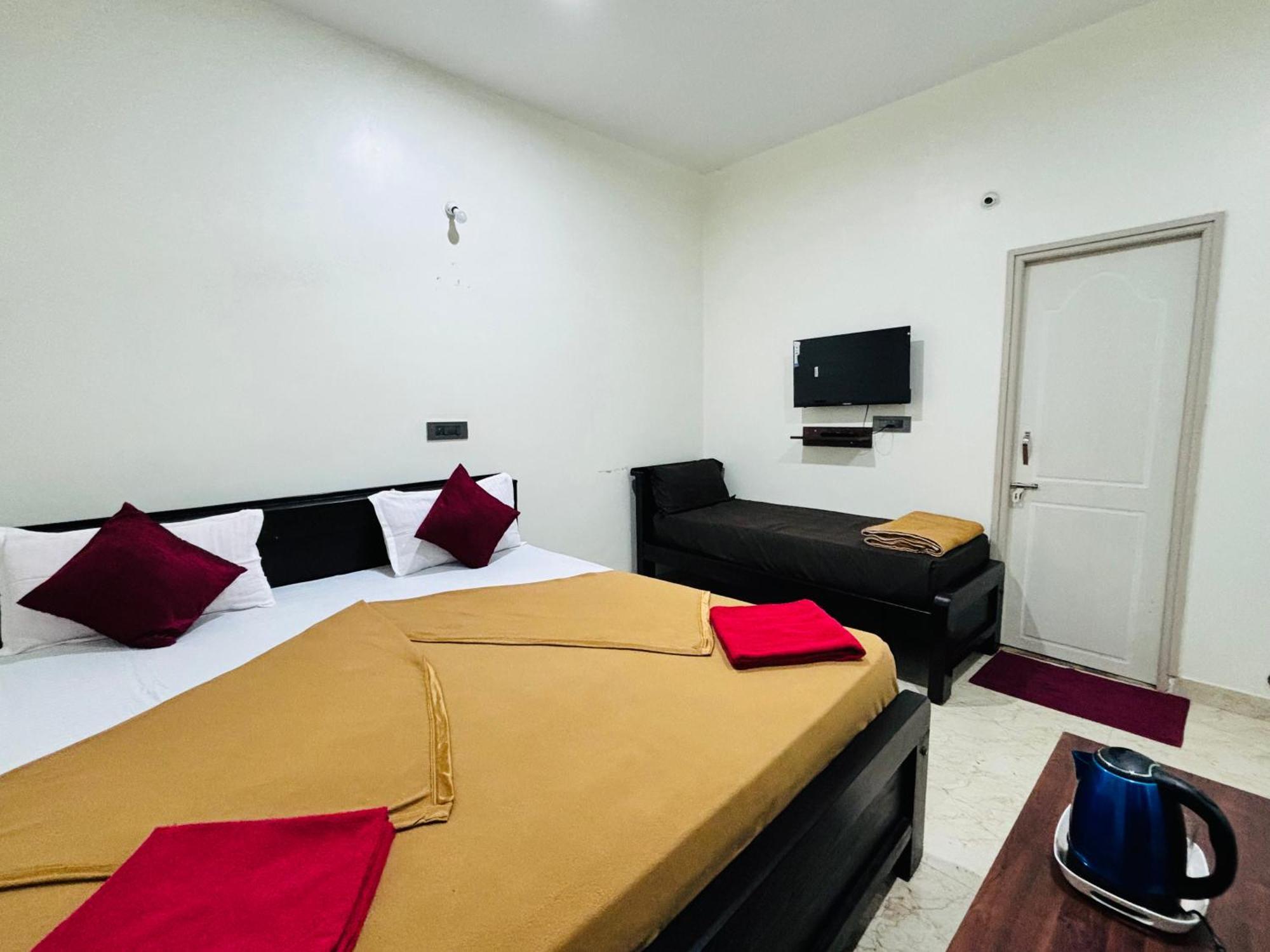 Sri Siri Lodge And Hotel Чикмагалур Екстер'єр фото
