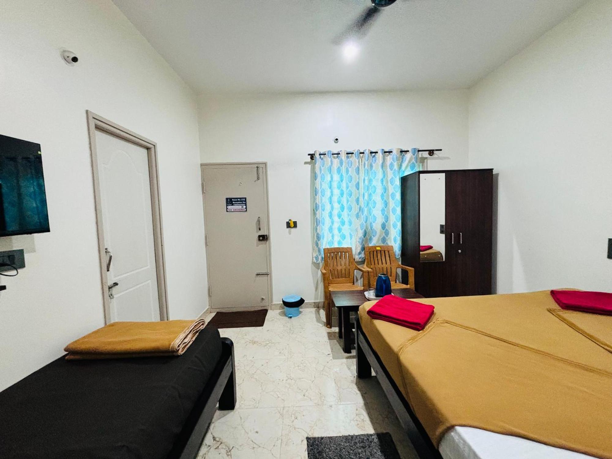 Sri Siri Lodge And Hotel Чикмагалур Екстер'єр фото
