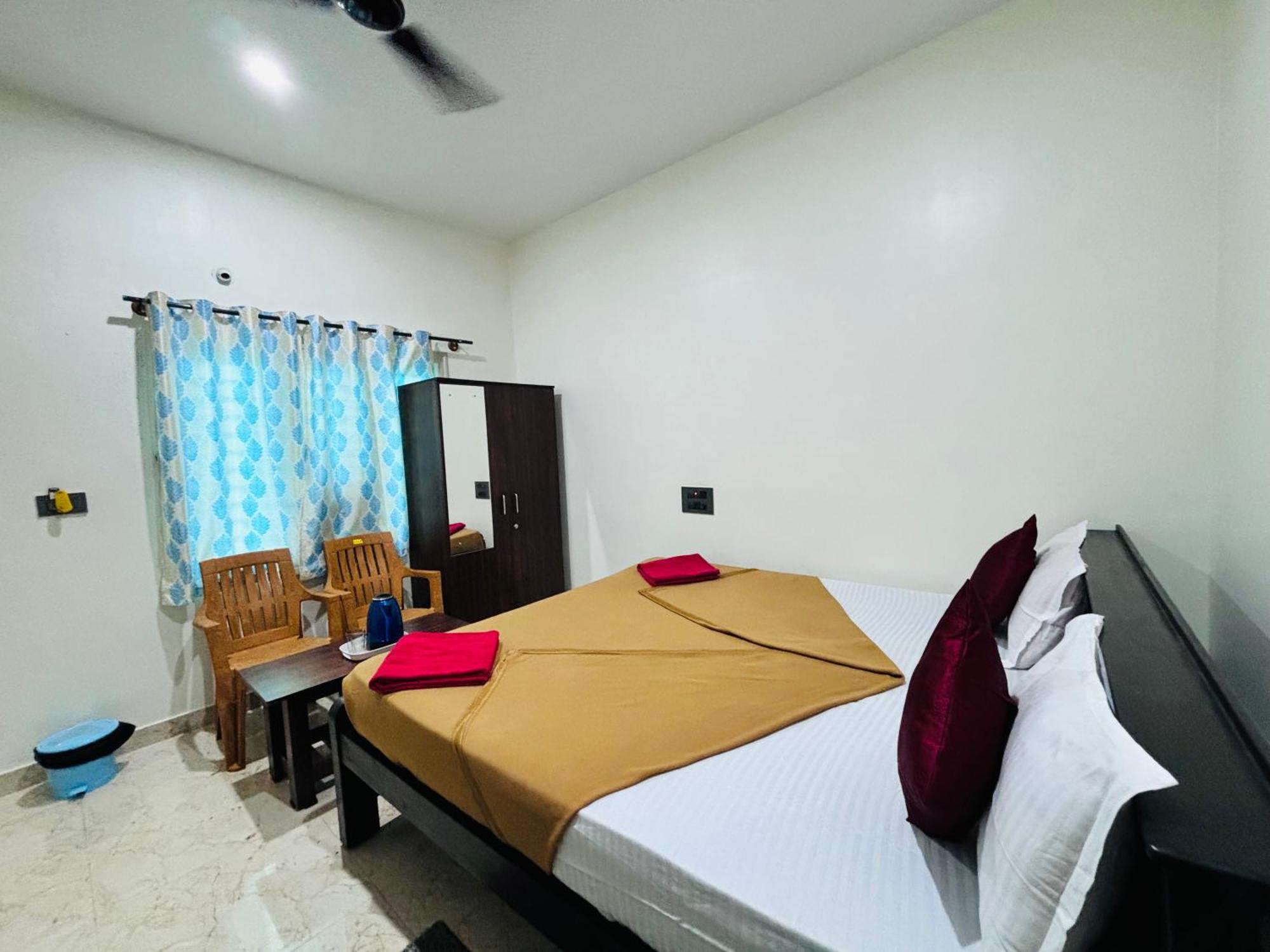 Sri Siri Lodge And Hotel Чикмагалур Екстер'єр фото