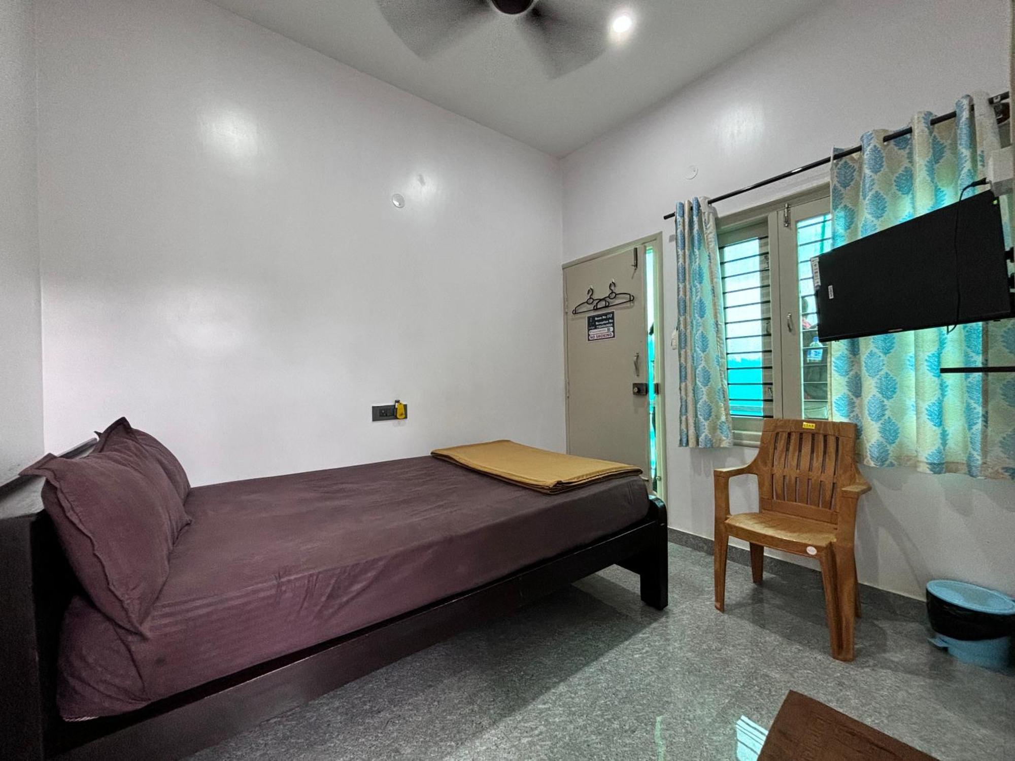 Sri Siri Lodge And Hotel Чикмагалур Екстер'єр фото